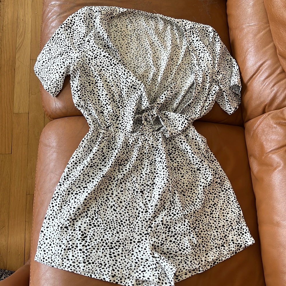 NWOT Reversible romper with tie cutout